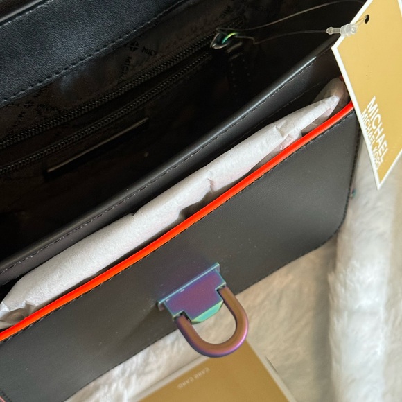 NWT Michael Kors Manhattan Contrast Trim Satchel with Strap. Black - Picture 11 of 14